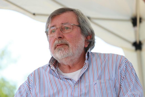 Addio a Francesco Guccini, morto a 86 anni il “Maestrone” della canzone d’autore - Foto TargatoCN Addio a Francesco Guccini, morto a 86 anni il “Maestrone” della canzone d’autore - Foto TargatoCN
