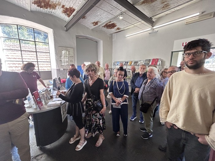 Fabbrica della Ruota, visita guidata alla mostra “Di carta e di cotone” con Danilo Craveia Fabbrica della Ruota, visita guidata alla mostra “Di carta e di cotone” con Danilo Craveia