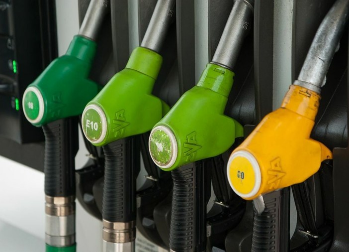 Caro carburanti, Eni conferma il tetto ai prezzi fino alla fine anno (foto di repertorio)