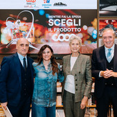 "Insieme sosteniamo la ricerca contro il cancro": a dicembre il prodotto Coop supporta l'istituto di Candiolo "Insieme sosteniamo la ricerca contro il cancro": a dicembre il prodotto Coop supporta l'istituto di Candiolo