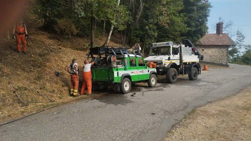 Valsessera, si attenua l'incendio sul fronte biellese: volontari nelle aree sensibili - Foto AIB Giaveno