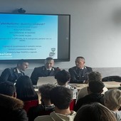 Borgomanero, la Polizia Postale incontra gli studenti dell’IC Borgomanero 1: focus su legalità e cittadinanza digitale