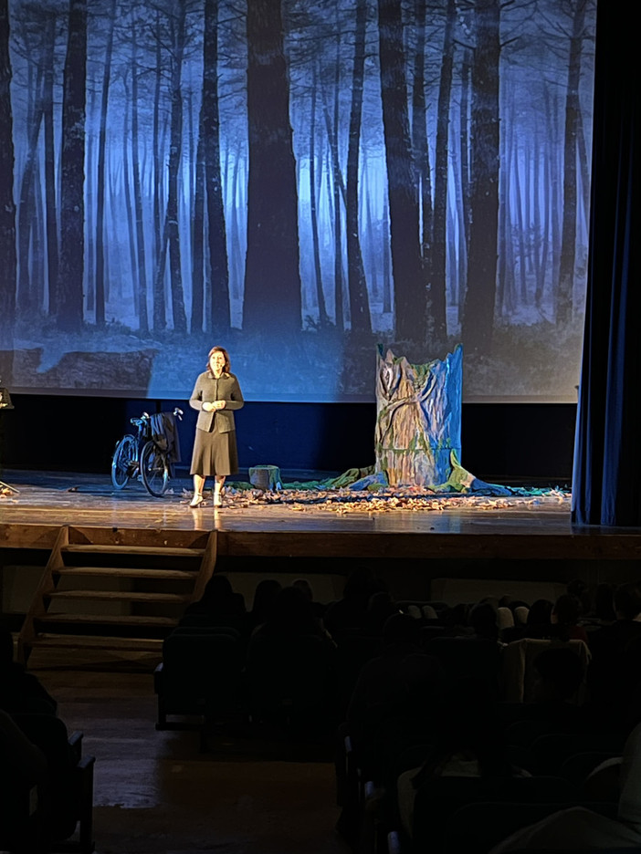 Borgosesia, al cinema Lux “Cesira e le altre” per la Giornata della Memoria: assemblea del Liceo Ferrari tra teatro e confronto