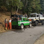 Valsessera, si attenua l'incendio sul fronte biellese: volontari nelle aree sensibili - Foto AIB Giaveno Valsessera, si attenua l'incendio sul fronte biellese: volontari nelle aree sensibili - Foto AIB Giaveno