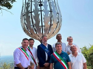 Lozzolo, inaugurato al Mazzucco il “Calice 10”: una nuova luce sul rifugio e sul territorio Lozzolo, inaugurato al Mazzucco il “Calice 10”: una nuova luce sul rifugio e sul territorio