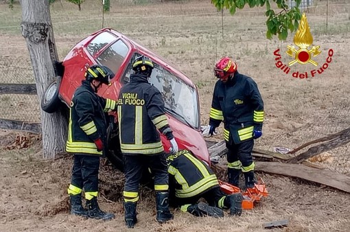 Dal Nord-ovest (VC), incidente stradale a Santhià: conducente elitrasportato in ospedale Dal Nord-ovest (VC), incidente stradale a Santhià: conducente elitrasportato in ospedale