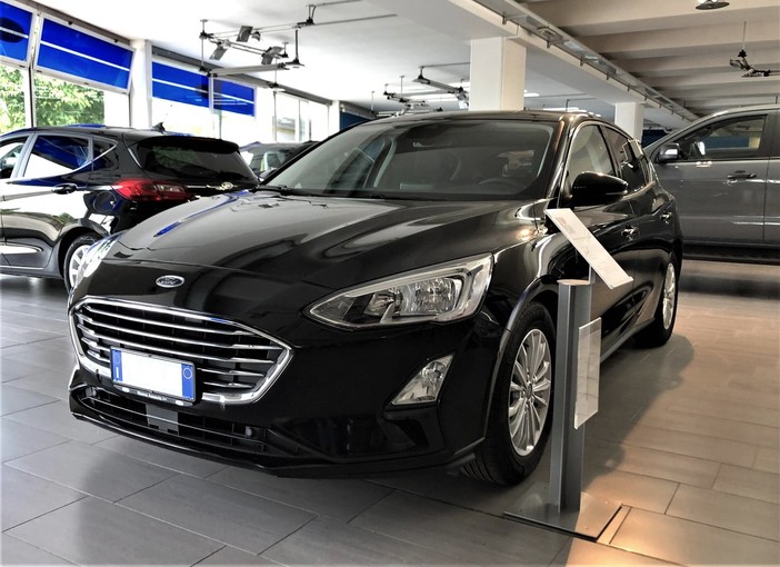 Ford Focus Titanium Km0: Viaggiare nel comfort risparmiando FOTO e VIDEO Ford Focus Titanium Km0: Viaggiare nel comfort risparmiando FOTO e VIDEO