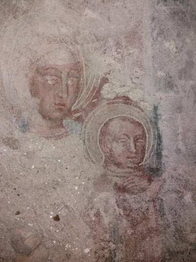 Scoperti a Pray alcuni affreschi del '400 nell'oratorio dell'Assunta