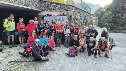 Sulle tracce di Nella e Nunzio: oltre trenta persone da Rassa all’Alpe Sulla Piana per ricordare la Resistenza