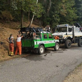 Valsessera, si attenua l'incendio sul fronte biellese: volontari nelle aree sensibili - Foto AIB Giaveno
