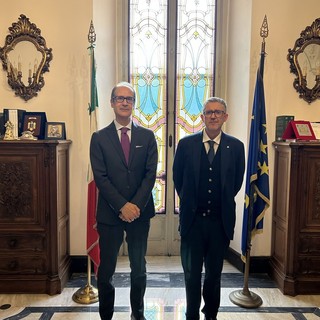 Vercelli, si insedia il nuovo Viceprefetto Vicario: Attilio Carnabuci prende il posto di Cristina Lanini Vercelli, si insedia il nuovo Viceprefetto Vicario: Attilio Carnabuci prende il posto di Cristina Lanini