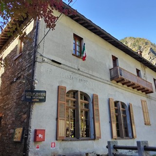 Gli studenti dell’IIS Ferrari protagonisti alle Giornate FAI d’Autunno: Matilde racconta la storia del Teatro di Riva Valdobbia