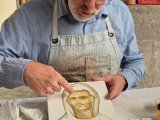 Varallo, icone sacre in mostra in Biblioteca: Ian Knowles presenta “The Icon Painter’s Handbook”