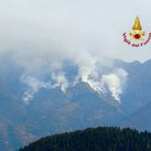 Incendio sul Monte Barone, tre settori presidiati: sorvoli verso il Bivacco Cascinetta Incendio sul Monte Barone, tre settori presidiati: sorvoli verso il Bivacco Cascinetta
