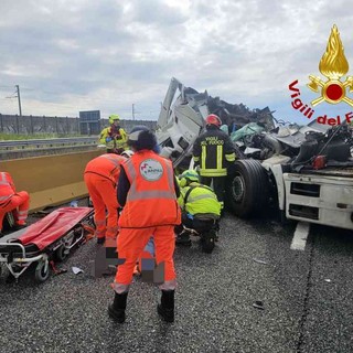 Incidente tra due tir sulla A4 a Villarboit: un ferito grave