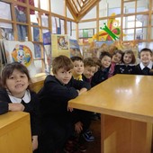 Varallo, le classi prime in Biblioteca per “#IoLeggoPerché” tra letture, mostra fotografica e libri tattili Varallo, le classi prime in Biblioteca per “#IoLeggoPerché” tra letture, mostra fotografica e libri tattili