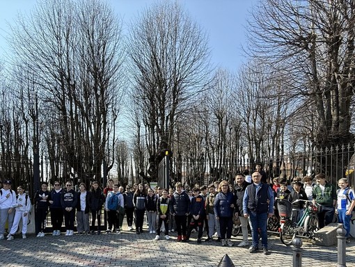 Gattinara, i giovani di LiberumEs tra i vigneti: Baglione ringrazia ragazzi e volontari