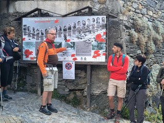 Sulle tracce di Nella e Nunzio: oltre trenta persone da Rassa all’Alpe Sulla Piana per ricordare la Resistenza