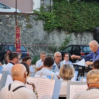 Festa patronale a Borgosesia: la magia del Concerto di San Pietro incanta la piazza