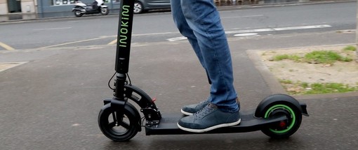 Ruba un monopattino e viene perquisito: trasportava ashish e cocaina