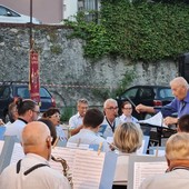 Festa patronale a Borgosesia: la magia del Concerto di San Pietro incanta la piazza