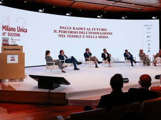 Milano Unica inaugura la 43^ edizione 7-8-9 luglio 2026 – Fiera Milano Rho Milano Unica inaugura la 43^ edizione 7-8-9 luglio 2026 – Fiera Milano Rho