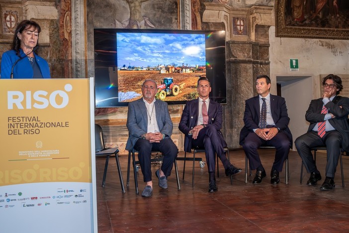 Concorso fotografico “Uno sguardo sul riso”: vincono Alberto Azzoni e Tiziano Baggio Concorso fotografico “Uno sguardo sul riso”: vincono Alberto Azzoni e Tiziano Baggio