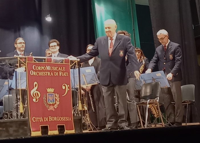 Borgosesia, grande successo per il Concerto di Santa Cecilia dell’Orchestra Fiati diretta dal Maestro Aleppo
