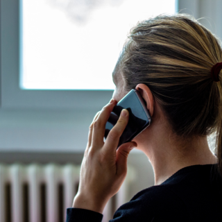 Frodi telefoniche, arriva il numero a tre cifre: così si riconosceranno le chiamate affidabili