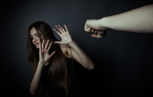 Violenza di genere, la Regione Piemonte promuove percorsi gratuiti per uomini autori di violenza