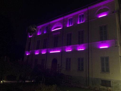 Gattinara: il Palazzo di Città si tinge di rosa per LILT e &quot;Nastro Rosa 2019&quot;