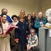 Borgosesia, la mostra “Quelli che potevano parlare” di Ireneo Passera: sculture e memoria contro l’orrore dei genocidi