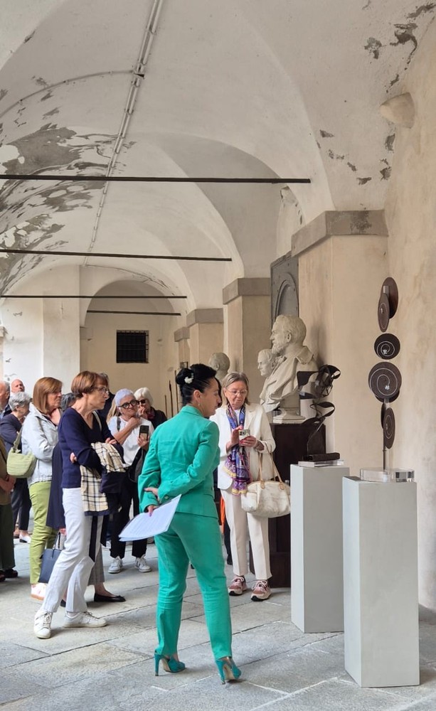 Enrica Pedretti inaugura “Formule” nel Cortile delle Carrozze della Biblioteca di Varallo Enrica Pedretti inaugura “Formule” nel Cortile delle Carrozze della Biblioteca di Varallo