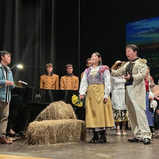 Varallo celebra il successo de “L’Elisir d’amore” con un teatro sold out e grandi applausi Varallo celebra il successo de “L’Elisir d’amore” con un teatro sold out e grandi applausi