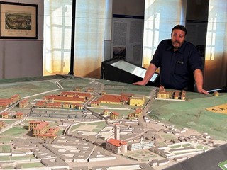 Fabbrica della Ruota, visita guidata alla mostra “Di carta e di cotone” con Danilo Craveia Fabbrica della Ruota, visita guidata alla mostra “Di carta e di cotone” con Danilo Craveia