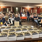 Grignasco, teatro stracolmo per il libro di Paolo Zanolini sui mobilieri Grignasco, teatro stracolmo per il libro di Paolo Zanolini sui mobilieri