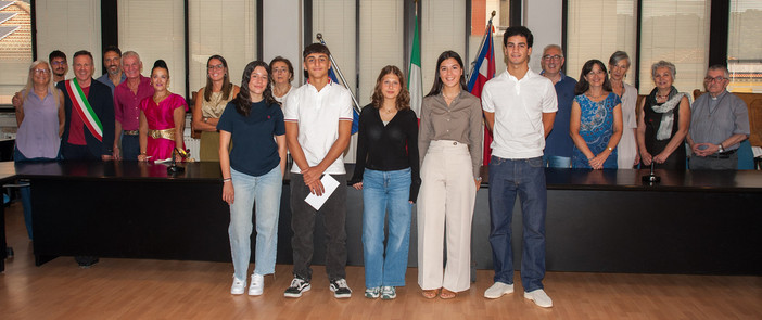 Serravalle premia gli studenti meritevoli: assegnate le borse di studio Rava e Sezzano Serravalle premia gli studenti meritevoli: assegnate le borse di studio Rava e Sezzano
