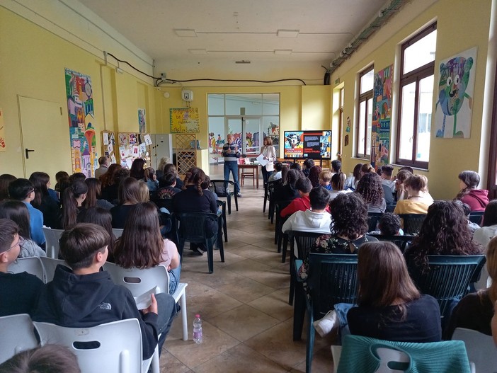 Varallo, gli studenti incontrano Danilo Sacco per parlare di diritti e parità di genere