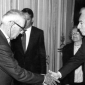 Giorgio Perlasca, l’ umanità e la riservatezza di un giusto, nella foto incontra Cossiga