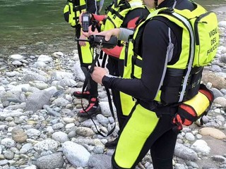 Quarona, ritrovato esamine nell'alveo del fiume Sesia: concluse le ricerche dei Vigili del Fuoco.