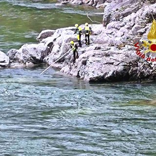 Quarona, ritrovato esamine nell'alveo del fiume Sesia: concluse le ricerche dei Vigili del Fuoco.