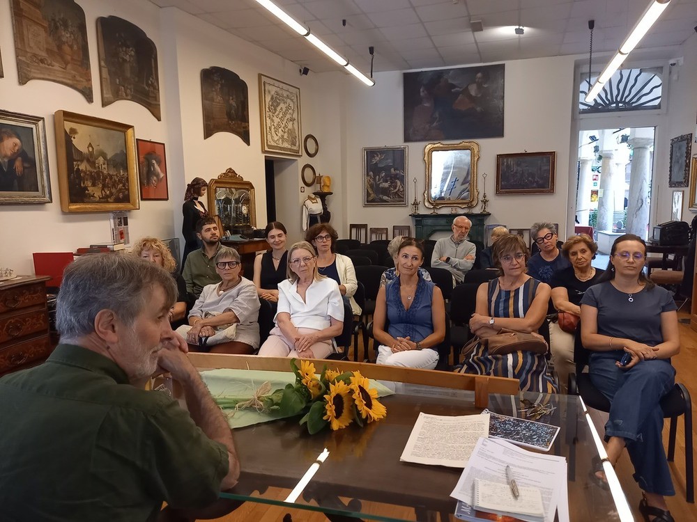 A Varallo “L’istante per sempre”: fotografia, memoria e luce nella mostra di Marco Roncaglia A Varallo “L’istante per sempre”: fotografia, memoria e luce nella mostra di Marco Roncaglia