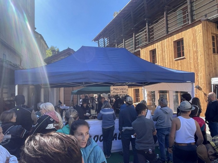 Riva Valdobbia ha rinnovato la tradizione con la Fiera di San Michele Riva Valdobbia ha rinnovato la tradizione con la Fiera di San Michele