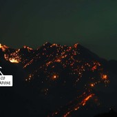 Le immagini del Rifugio Monte Barone, nel corso dell'incendio - Foto pagina Facebook Rifugio Monte Barone Le immagini del Rifugio Monte Barone, nel corso dell'incendio - Foto pagina Facebook Rifugio Monte Barone