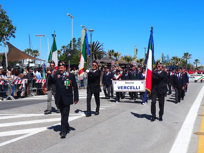 I Carabinieri vercellesi sfilano a Rimini per il Raduno Nazionale dell’Associazione I Carabinieri vercellesi sfilano a Rimini per il Raduno Nazionale dell’Associazione