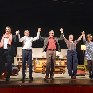 Applausi al Civico di Varallo per l’apertura della stagione teatrale con “Le prénom – Cena tra amici”