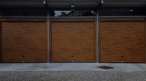 Come scegliere le porte garage più adatte alla tua casa