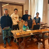 Varallo, in Biblioteca si chiudono i corsi di scacchi: adesioni raddoppiate e quasi cinquanta iscritti