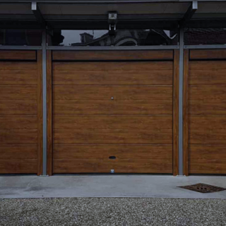 Come scegliere le porte garage più adatte alla tua casa