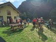 Sulle tracce di Nella e Nunzio: oltre trenta persone da Rassa all’Alpe Sulla Piana per ricordare la Resistenza